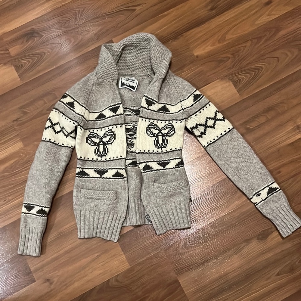 Aritzia/ TNA zip up sweater